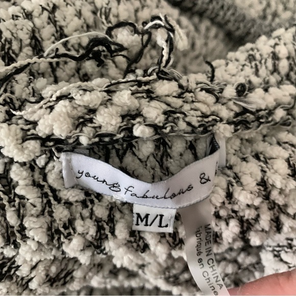 🎉Young Fabulous & Broke Popcorn Knit Sweater Gray very lightweight & cozy - Picture 5 of 7